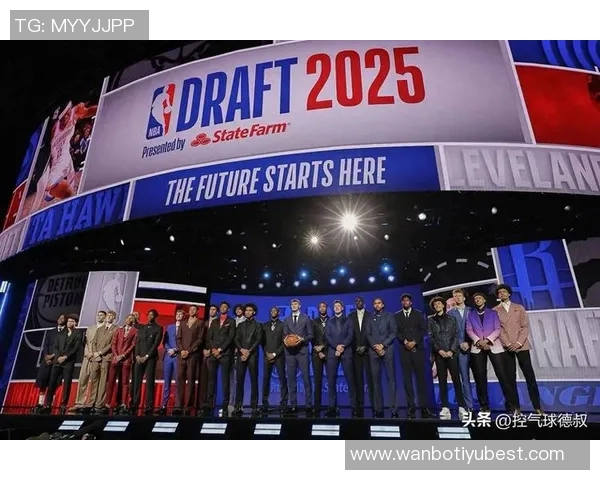 探花埃奇库姆表现尚可9投3中三分球命中1个贡献10分1篮板2助攻1盖帽 探花埃奇库姆表现尚可9投3中三分球命中1个贡献10分1篮板2助攻1盖帽