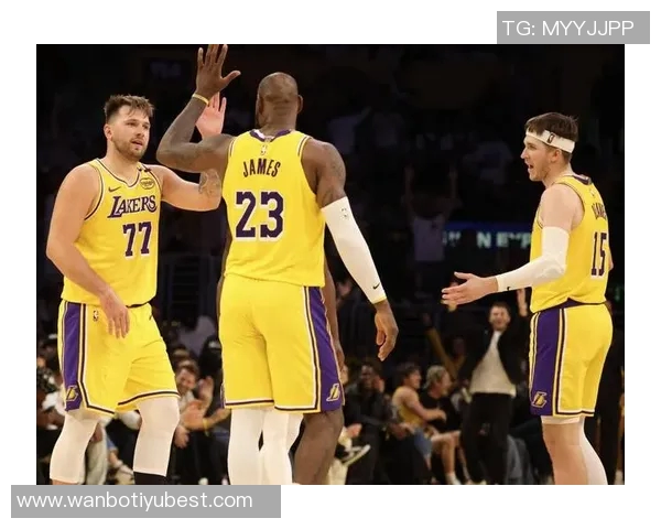 詹姆斯强调防守重要性期待东契奇与里夫斯带队冲击赛季荣誉 詹姆斯强调防守重要性期待东契奇与里夫斯带队冲击赛季荣誉