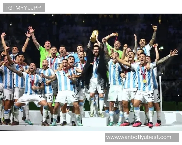 2025铁人荣耀时刻全队齐心协力捧杯共庆冠军荣耀之夜