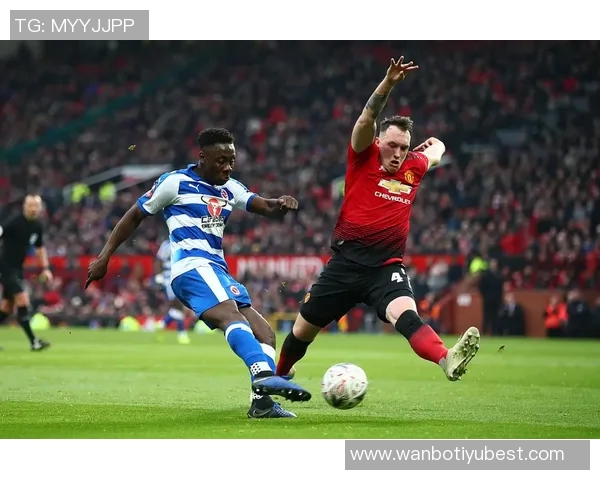 琼斯谈利马伤势恢复情况卢克肖在左中卫位置展现出良好状态 琼斯谈利马伤势恢复情况卢克肖在左中卫位置展现出良好状态