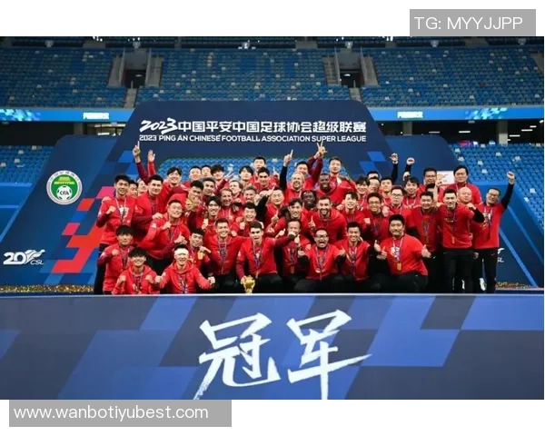 2025铁人荣耀时刻全队齐心协力捧杯共庆冠军荣耀之夜 2025铁人荣耀时刻全队齐心协力捧杯共庆冠军荣耀之夜